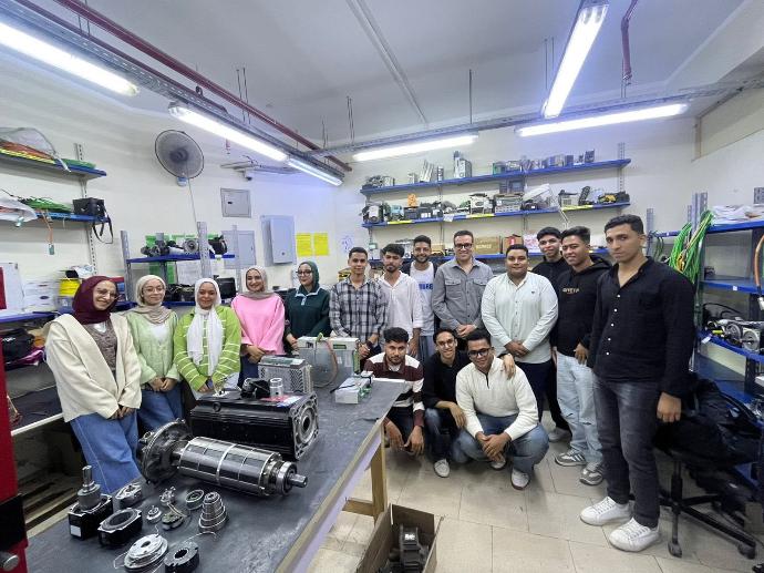 طلاب جامعة الدلتا التكنولوجية خلال زيارة EISAC Automation
